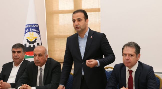 DİYARBAKIR’DA TORBALI RÜZGARI
