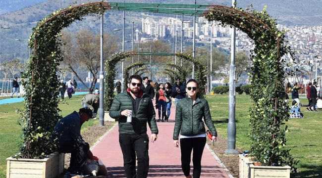 İZMİR MEVSİMLİK ÇİÇEKLERLE RENGARENK