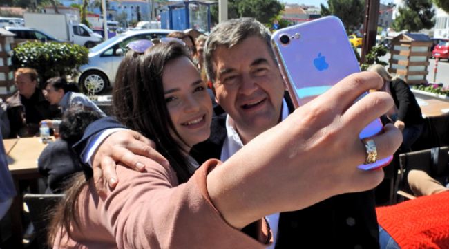 KADINLARDAN BAŞKAN ORAN'A SEVGİ GÖSTERİSİ