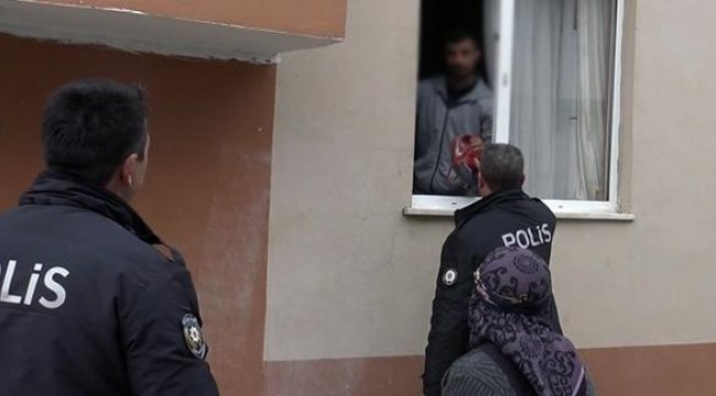 Madde bağımlısı, anne ve babasını bıçakla rehin aldı