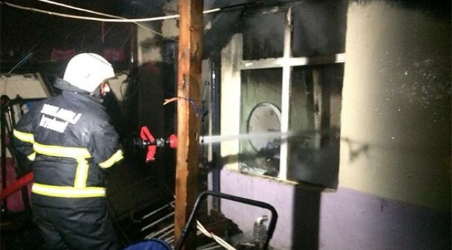 Öfkeli kalabalık katilin evini yaktı