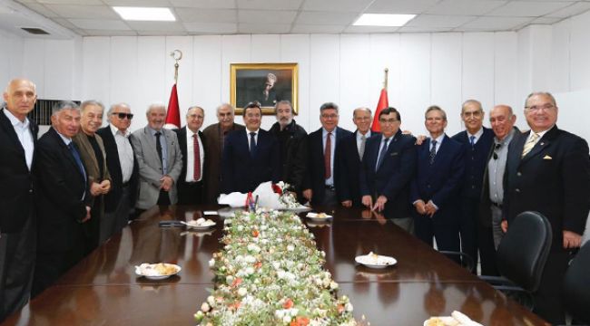 OKUL ANILARI BAŞKAN BATUR’U GÜLÜMSETTİ