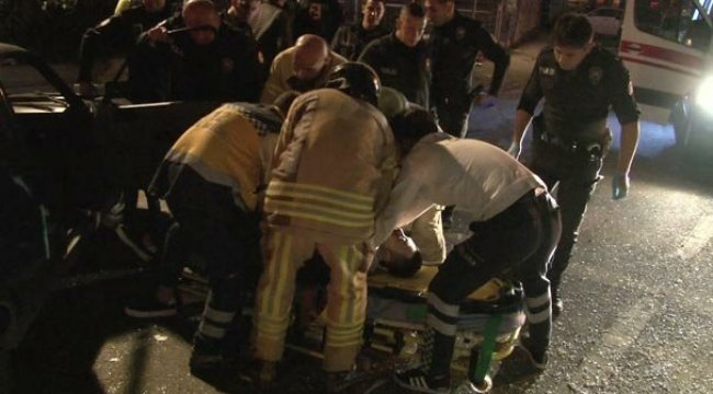 Otomobil ağaca çarptı!