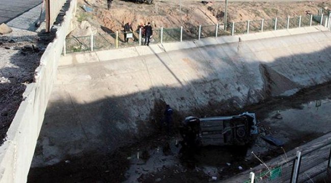 Otomobil köprüden uçtu: 2 yaralı