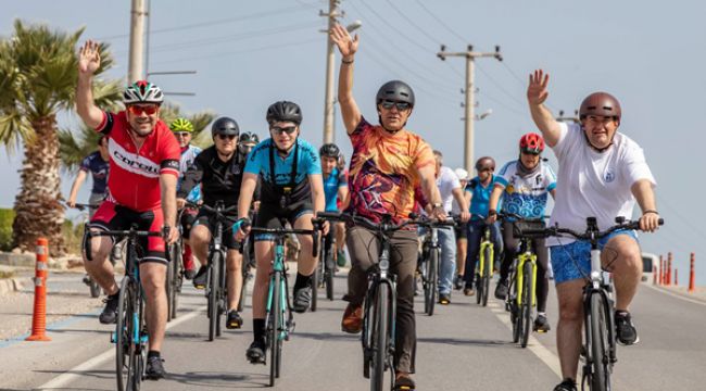 PEDALLAR SAKIZ AĞAÇLARI İÇİN DÖNDÜ