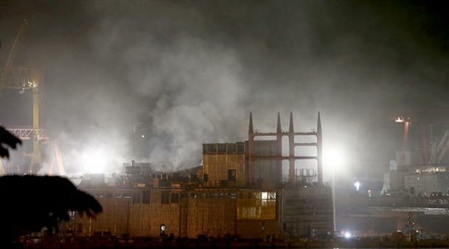 Tuzla'da tersanede yangın çıktı