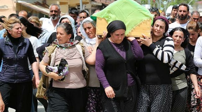 3 çocuk annesini öldürdükten sonra cenazesine kayılmış