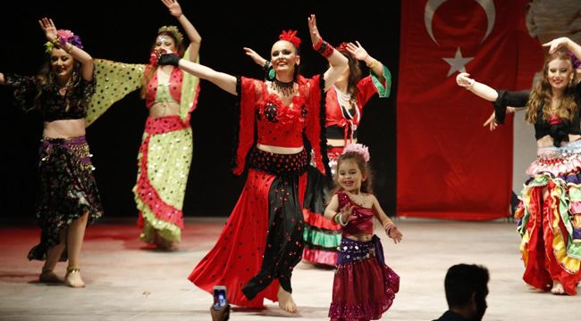 450 DANSÇI, 10 YÖRENİN OYUNLARINI SERGİLEDİ