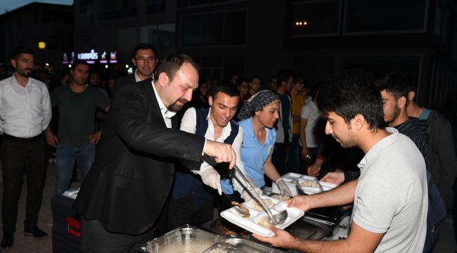 ÇİĞLİ MAHALLELERİNDE İFTAR SOFRALARI