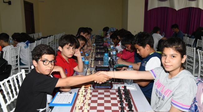 ÇİĞLİ'DE SATRANÇ HEYECANI