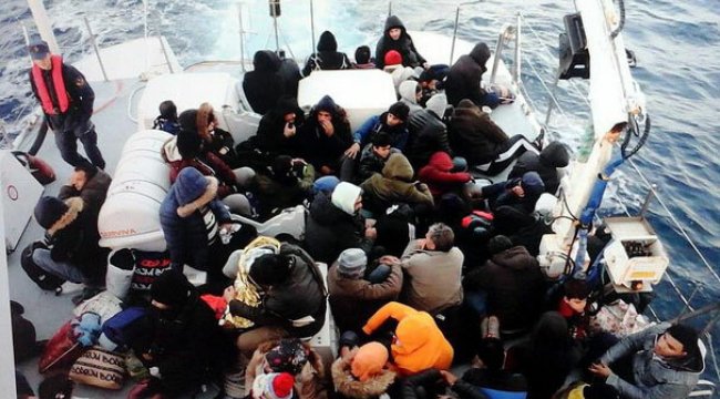 İZMİR'DE 36 DÜZENSİZ GÖÇMEN YAKALANDI