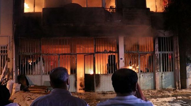 İZMİR'DE MOBİLYA ATÖLYESİNDE YANGIN