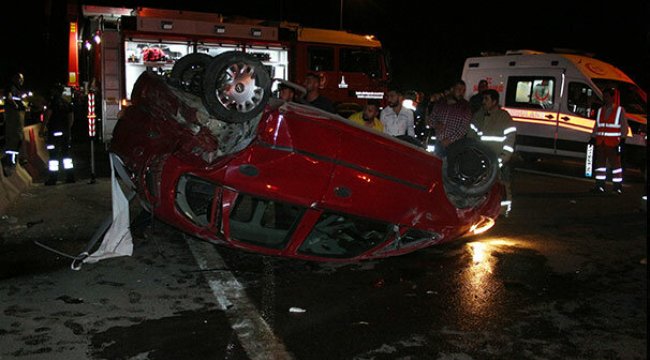 İZMİR'DE ZİNCİRLEME TRAFİK KAZASI: 1 YARALI