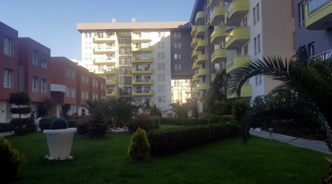 KARŞIYAKA LÜKS DAİREDE 1 TON KAÇAK İÇKİ YAKALANDI