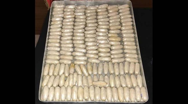 Kuryelerin midesinden 5 kilo eroin çıktı