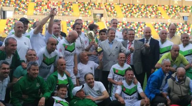 MASTERLER SEZON FİNALİNİ BORNOVA'DA YAPTI