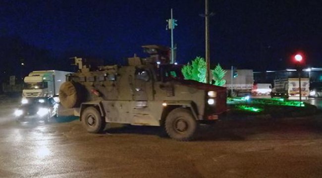 Suriye sınırına asker ve zırhlı araç sevkiyatı