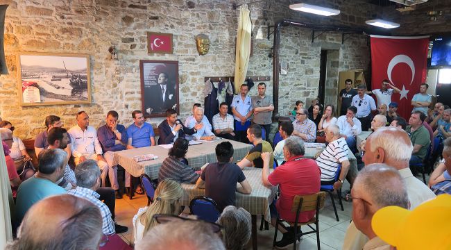 YENİ FOÇA ESNAFI VE MUHTARLARI İLE BİR ARAYA GELDİ