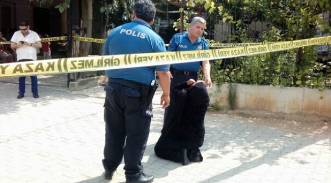 15 yaşındaki kardeşinin boğazını kesti