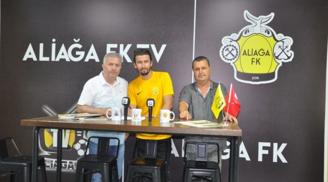 Aliağaspor FK'da Güray Kula ve Aykut Geçmen imzaladı
