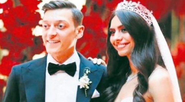 Amine-Mesut çiftinden ortak mesaj!