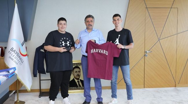 BAYRAKLILI ÖĞRENCİLER HARVARD'TA SUNUM YAPTI