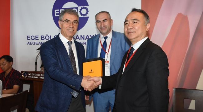 İZMİR'İN AROMATİK BİTKİLERİ ÇİN'E DEVA OLACAK