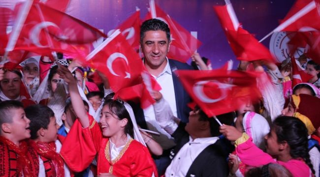 MENDERES'TE BİNLERİN KATILIMIYLA HALK DANSLARI COŞKUSU