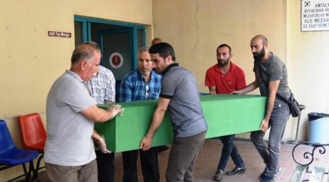 Oğlu ile kendisini ağaca asan babanın cenazeleri morgdan alındı
