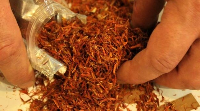 Sahte safranı boyayıp araba fiyatına satıyorlar