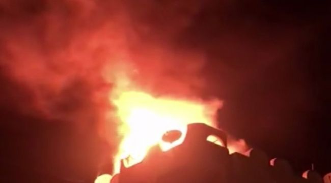 SEFERİHİSAR'DA ÇATI YANGINI PANİĞE NEDEN OLDU