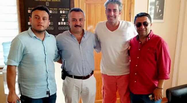 Ünlü oyuncu Alaçatı Polis Merkezini ziyaret etti