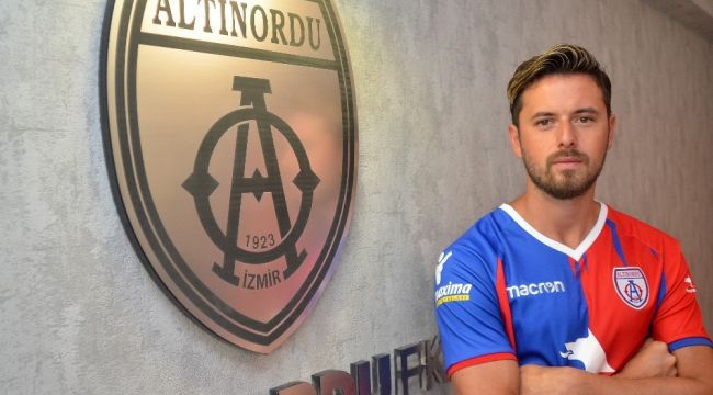 ALTINORDU'DA İLK İMZA ENGİN BEKDEMİR'E
