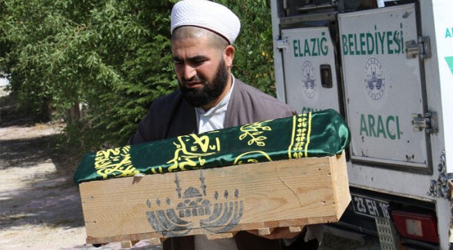 Annesi çöpe atmıştı! Yürekleri sızlatan olay...