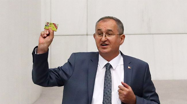 “Basın kartının rengini bırakın gazetecilerin sorunlarına bakın”