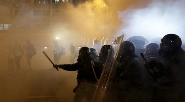 Çin’den Hong Kong’a askeri müdahale iması!