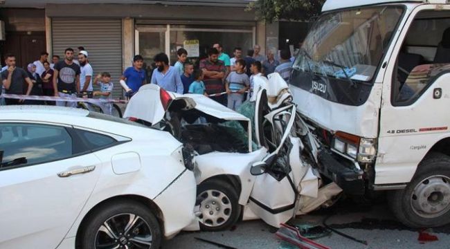 Freni patladığı iddia edilen kamyonet dehşet saçtı