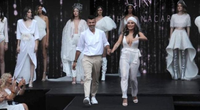 İrem Derici, Çeşme'de podyuma çıktı