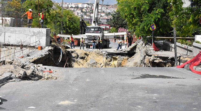 Korkutan olay! Cadde çöktü