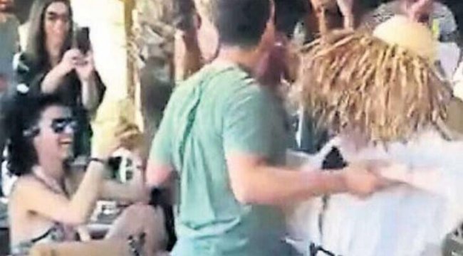 Tatildeki Beren Saat'in keyfi yerinde