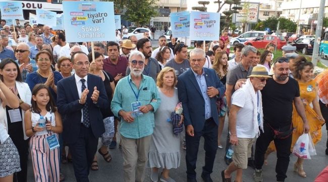 URLA TİYATRO FESTİVALİ RENKLİ BAŞLADI