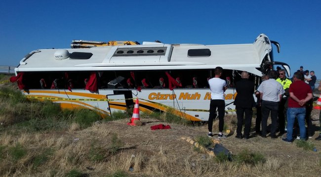 Yolcu otobüsü şarampole devrildi: 41 yaralı