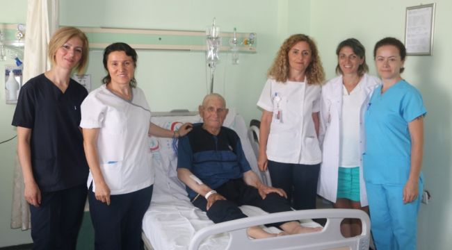 600 kiloluk dananın altında kalarak kaburgaları kırılan adam taburcu edildi