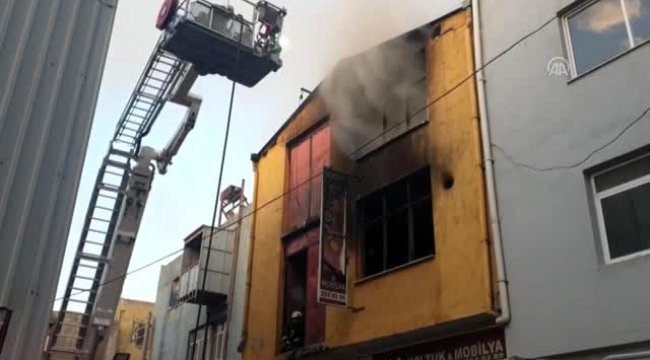 BUCA'DA MOBİLYA ATÖLYESİNDE YANGIN