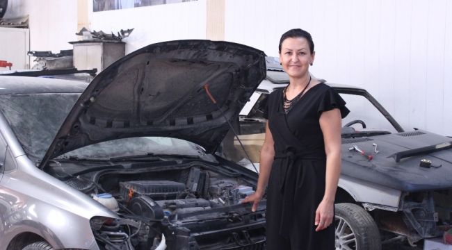 Çevre esnaf "göktaşıymış" gibi bakıyor, o çocukluk hayalini yaşıyor