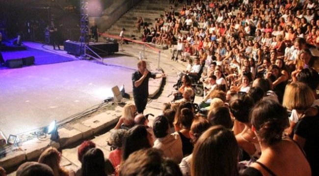 Haluk Levent'ten hayranlarına: "Kendimizi kandırmaya gerek yok "