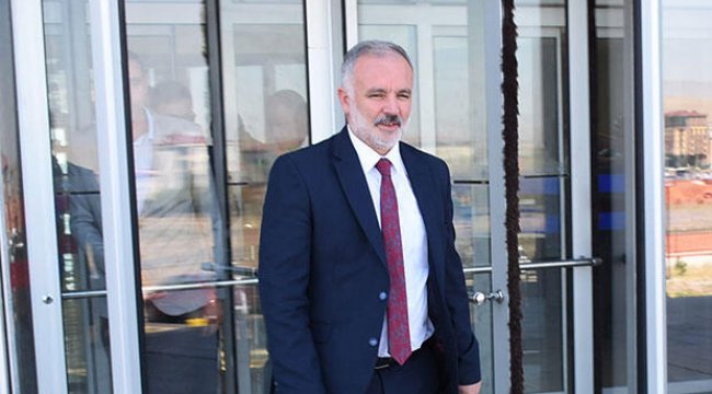 HDP'li Kars Belediye Başkanı Ayhan Bilgen adliyede