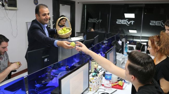 İZMİR BASININA 'BARDACIK' İKRAMI