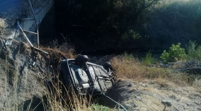 İzmir 'de Otomobil Köprüden Uçtu: 2 Yaralı