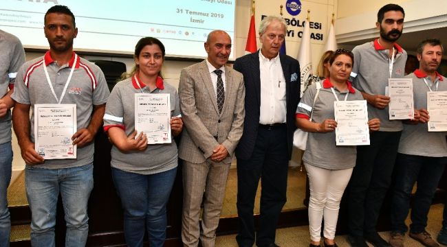 İzmir Metro'nun 69 personeli sertifikalarını aldı